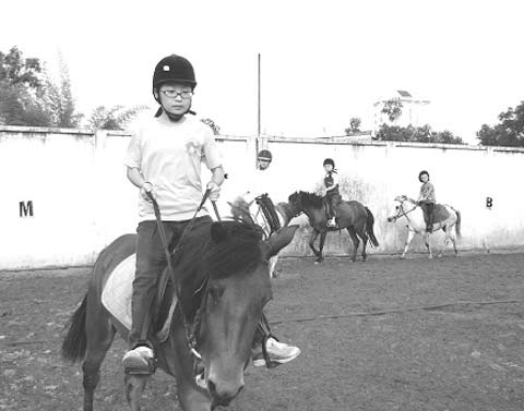 Rủ nhau đi học đua ngựa giữa Sài thành - 1