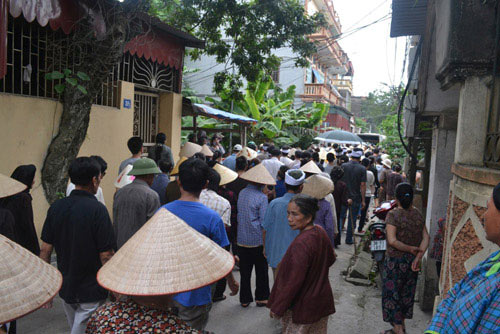 Thảm sát cha mẹ: Đám tang đầy nước mắt - 1