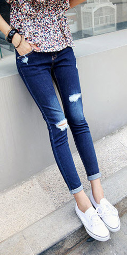 2 phong cách đơn giản với jeans rách - 1