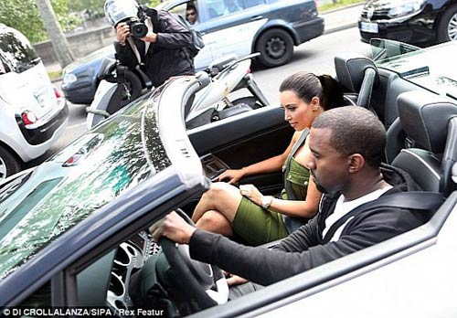 Cô Kim thuê xe mui trần du hí cùng ‘bồ’ - 5