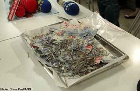 Đau đớn nhìn mối ăn hết tiền trong két sắt - 1