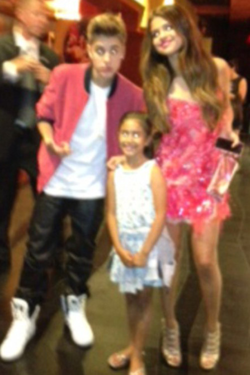 Justin Bieber ga lăng với bạn gái - 3