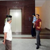 Tin tức trong ngày - Côn đồ ùa vào chung cư hành hung dân