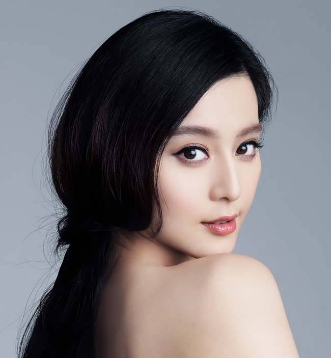 Lưu Tuyết Hoa đã tiến cử cô  với nhà sản xuất Quỳnh Dao, tham gia vào series truyền hình ăn khách “Hoàn Châu  Cách Cách”.