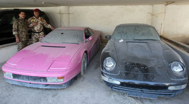 Chiếc Testarossa màu hồng, và chiếc Porsche 911 màu đen của Uday Hussein