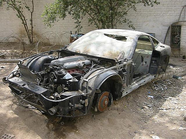 Chiếc xe đã bị phá hủy do chiến tranh