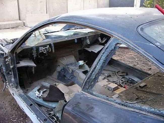 Hàng loạt những chiếc siêu xe đắt tiền của Uday Hussein - con trai của cố Tổng thống Iraq, Saddam Hussein (bị bắn chết từ năm 2003) đến giờ mới được phát hiện.  
Mới đây, một nhóm binh sĩ Iraq và Hoa Kỳ đã phát hiện và công bố một loạt những chiếc xe ô tô kỳ lạ của Uday Hussein bao gồm: chiếc Testarossa màu hồng, hai chiếc Porsche 911, Ferrari F40 hàng hiếm, Nissan 370Z Nismo, BMW Z1, Lamborghini LM002 SUV …