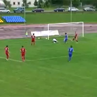 Bóng đá - Video bóng đá: Pha đốt lưới nhà ngớ ngẩn