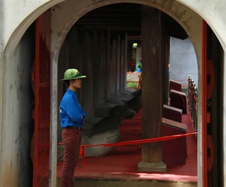 Sinh viên vào mùa 'trông rùa Văn Miếu' - 4
