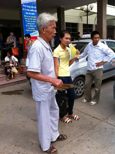 Sĩ tử ùn ùn lên Hà Nội dự thi đại học - 17