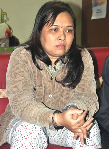 “Nữ quái” và lô “hàng” đa chủng loại - 2