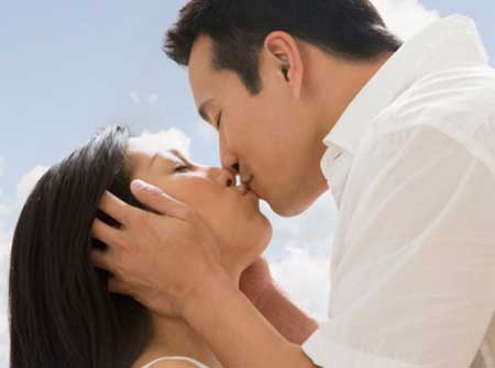 7 ích lợi sức khỏe của nụ hôn - 1