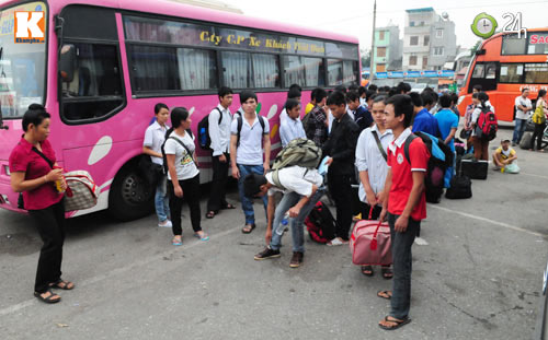 Sĩ tử ùn ùn lên Hà Nội dự thi đại học - 2