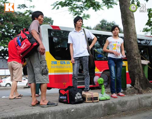 Sĩ tử ùn ùn lên Hà Nội dự thi đại học - 5