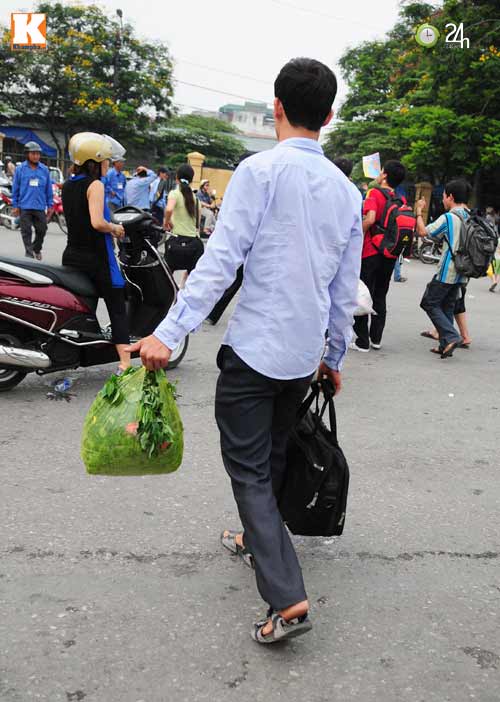 Sĩ tử ùn ùn lên Hà Nội dự thi đại học - 8