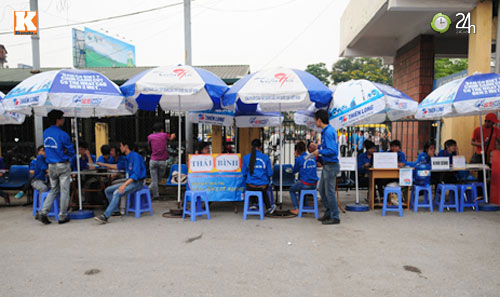 Sĩ tử ùn ùn lên Hà Nội dự thi đại học - 10