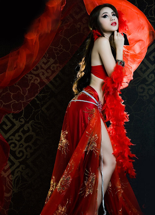 Sao Việt mượn cosplay để khoe thân - 16