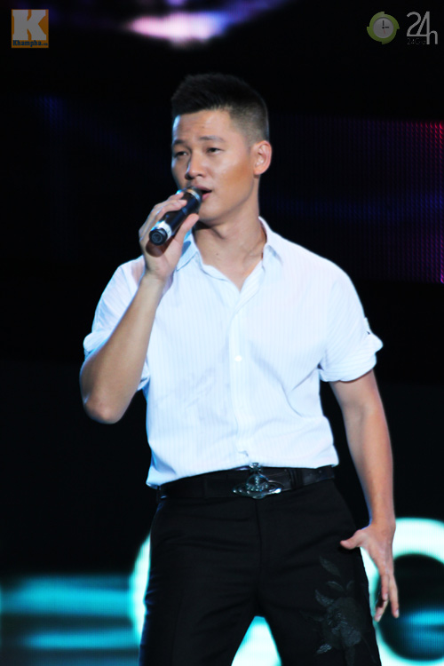 Kỷ lục 30.000 người hát Nối vòng tay lớn - 12