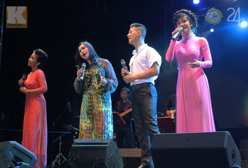 Kỷ lục 30.000 người hát Nối vòng tay lớn - 14