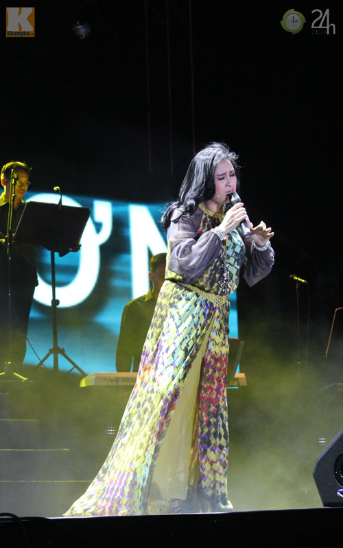 Kỷ lục 30.000 người hát Nối vòng tay lớn - 2