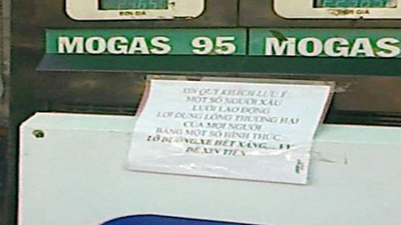 Dàn cảnh lừa tiền trên phố Sài Gòn - 1