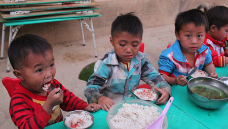 “Gia đình nhỏ, tình yêu lớn” cho trẻ vùng cao - 10