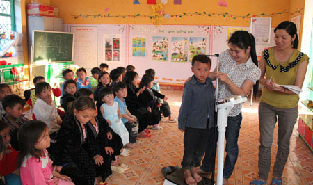 “Gia đình nhỏ, tình yêu lớn” cho trẻ vùng cao - 11