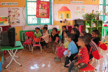 “Gia đình nhỏ, tình yêu lớn” cho trẻ vùng cao - 12