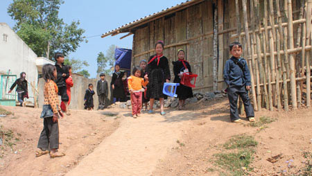 “Gia đình nhỏ, tình yêu lớn” cho trẻ vùng cao - 2