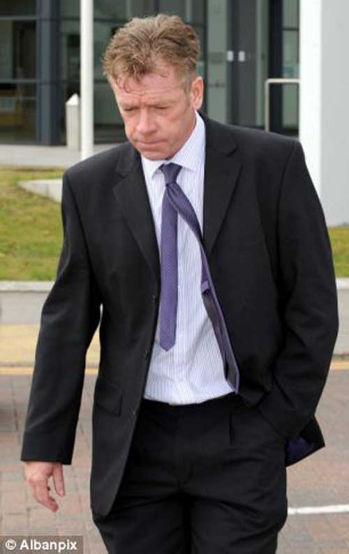 HLV điền kinh bị bắt vì hiếp dâm 3 học trò - 1