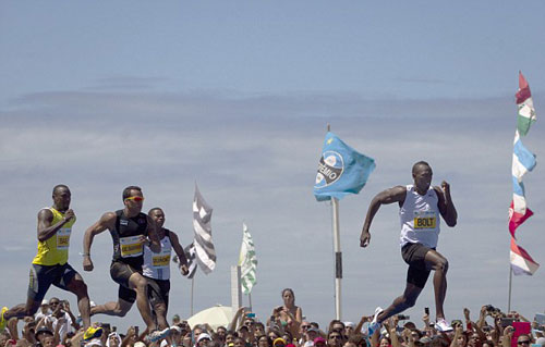 Usain Bolt suýt phá kỷ lục 150m - 1