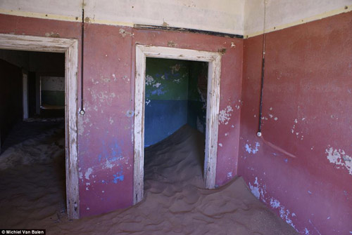 Chùm ảnh: Thị trấn “ma” trên sa mạc châu Phi - 6