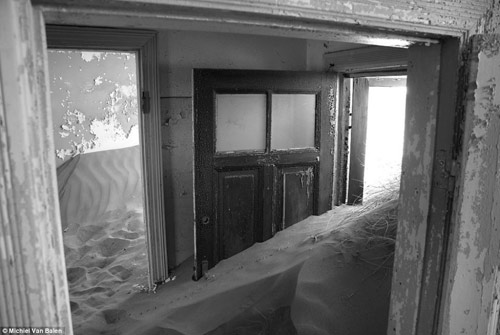 Chùm ảnh: Thị trấn “ma” trên sa mạc châu Phi - 7