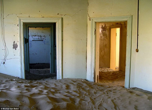 Chùm ảnh: Thị trấn “ma” trên sa mạc châu Phi - 8