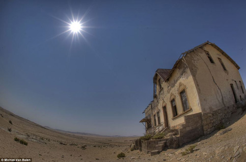 Chùm ảnh: Thị trấn “ma” trên sa mạc châu Phi - 9