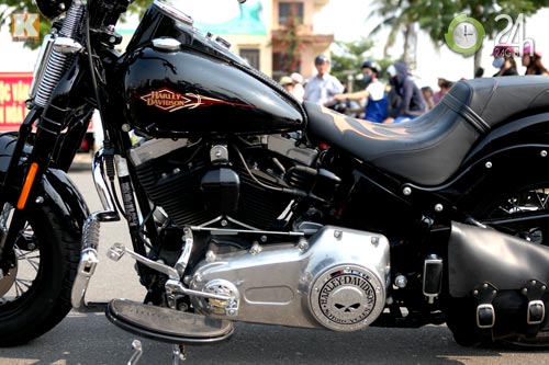 Cận cảnh hoàng tử đen Harley Davidson CVO tại Việt Nam - 3