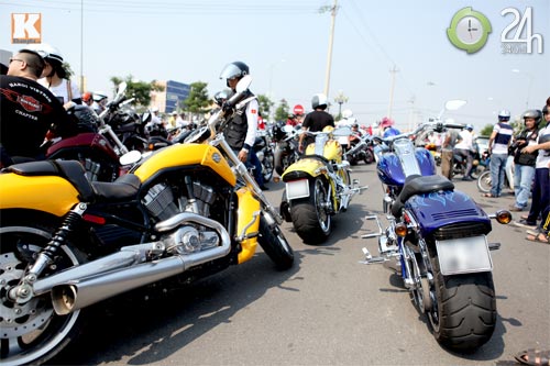 Bộ đôi "gà giò" Harley Davidson CVO Softail Springer tại VN - 10