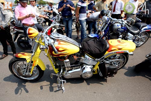 Bộ đôi "gà giò" Harley Davidson CVO Softail Springer tại VN - 9