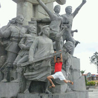 Ngôi sao điện ảnh - Hiệp gà đánh đu lên di tích lịch sử