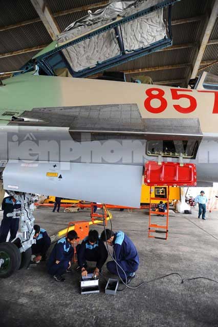 "Đại bàng" Su30MK2 của VN trước giờ xuất kích - 6