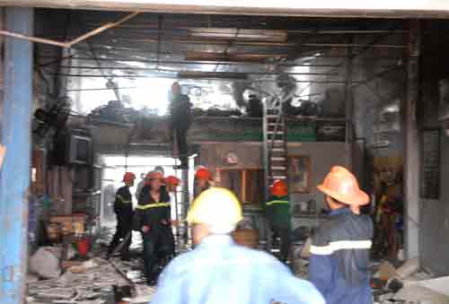 Hỏa hoạn thiêu rụi xưởng tân trang xe Vespa - 3