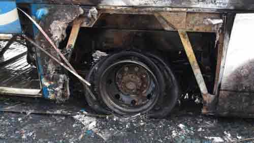 Xe 45 chỗ bốc cháy, 20 hành khách thoát chết - 11