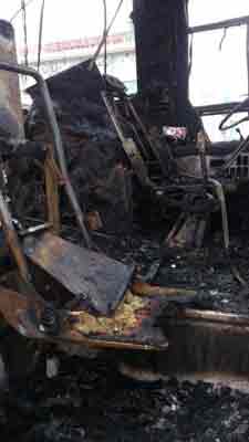 Xe 45 chỗ bốc cháy, 20 hành khách thoát chết - 8