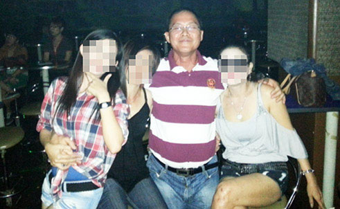 Mỹ nữ Việt xuất ngoại... khui bia - 2