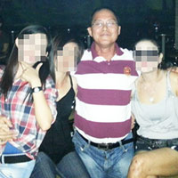 Tin tức trong ngày - Mỹ nữ Việt xuất ngoại... khui bia