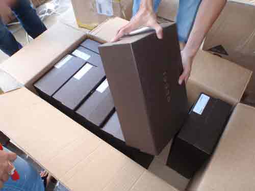 Vụ buôn lậu hàng hiệu: Khởi tố nhân viên - 2