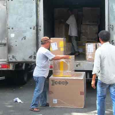 Vụ buôn lậu hàng hiệu: Khởi tố nhân viên - 3