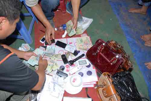 Bắt 27 con bạc ở sới di động trên QL5 - 6