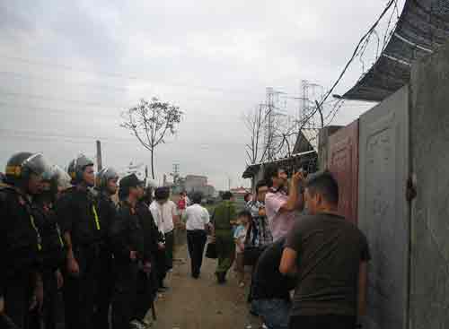 Bắt 27 con bạc ở sới di động trên QL5 - 4