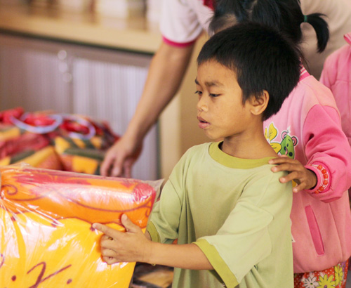 “Trai nhảy” Đức Hải làm từ thiện vùng cao - 14